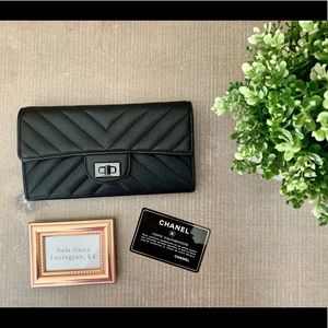 CHANEL All Black Reissue 2.55 Chevron Quilted Flap Wallet
